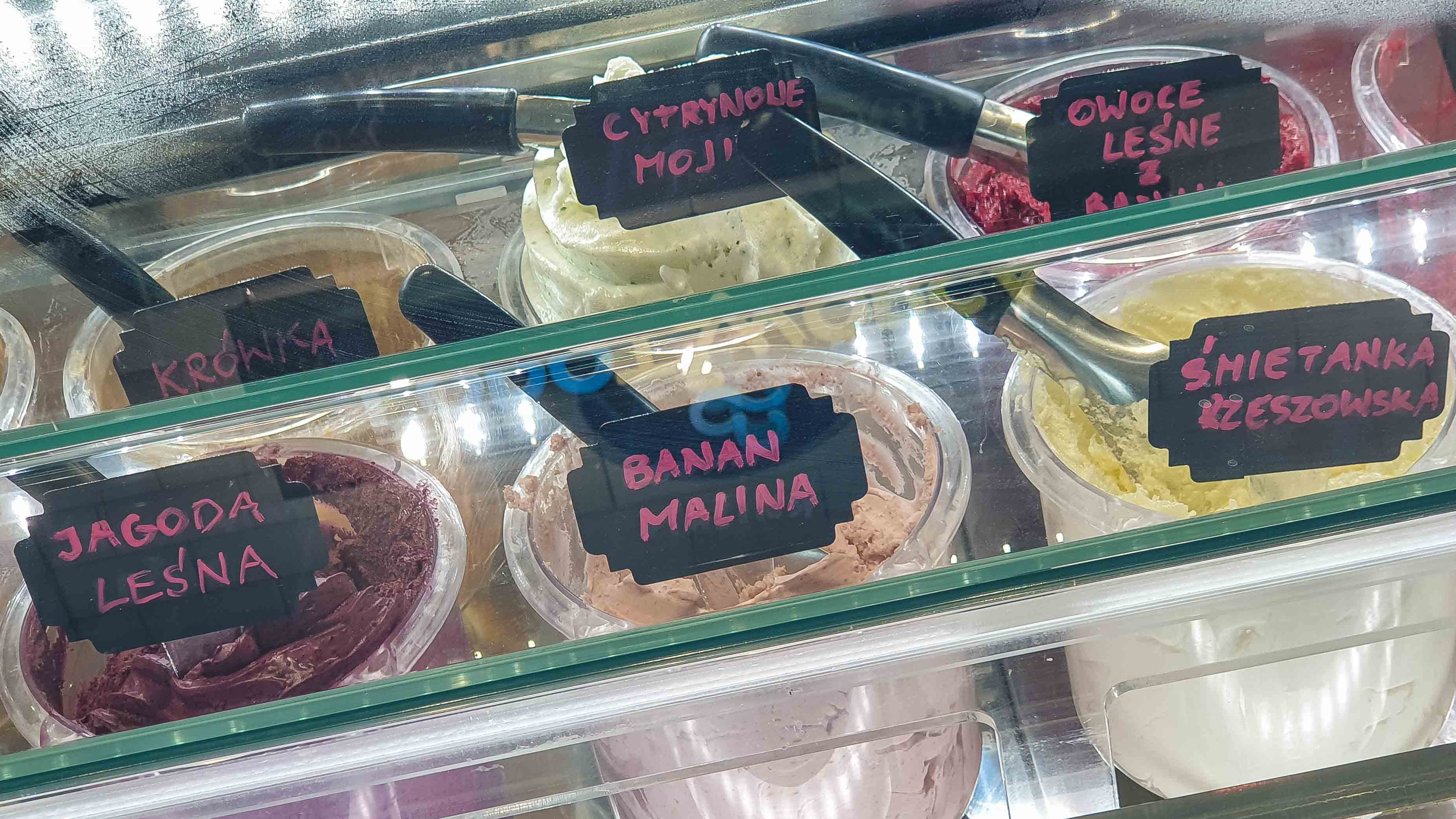 Lody Rzeszów - ice cream kawiarnia shake milkshake mrożonyjogurt lód włoski sorbet kawa cafe rurki z kremem deser lodowy bita śmietana soki frappe posypki polewy.jpg