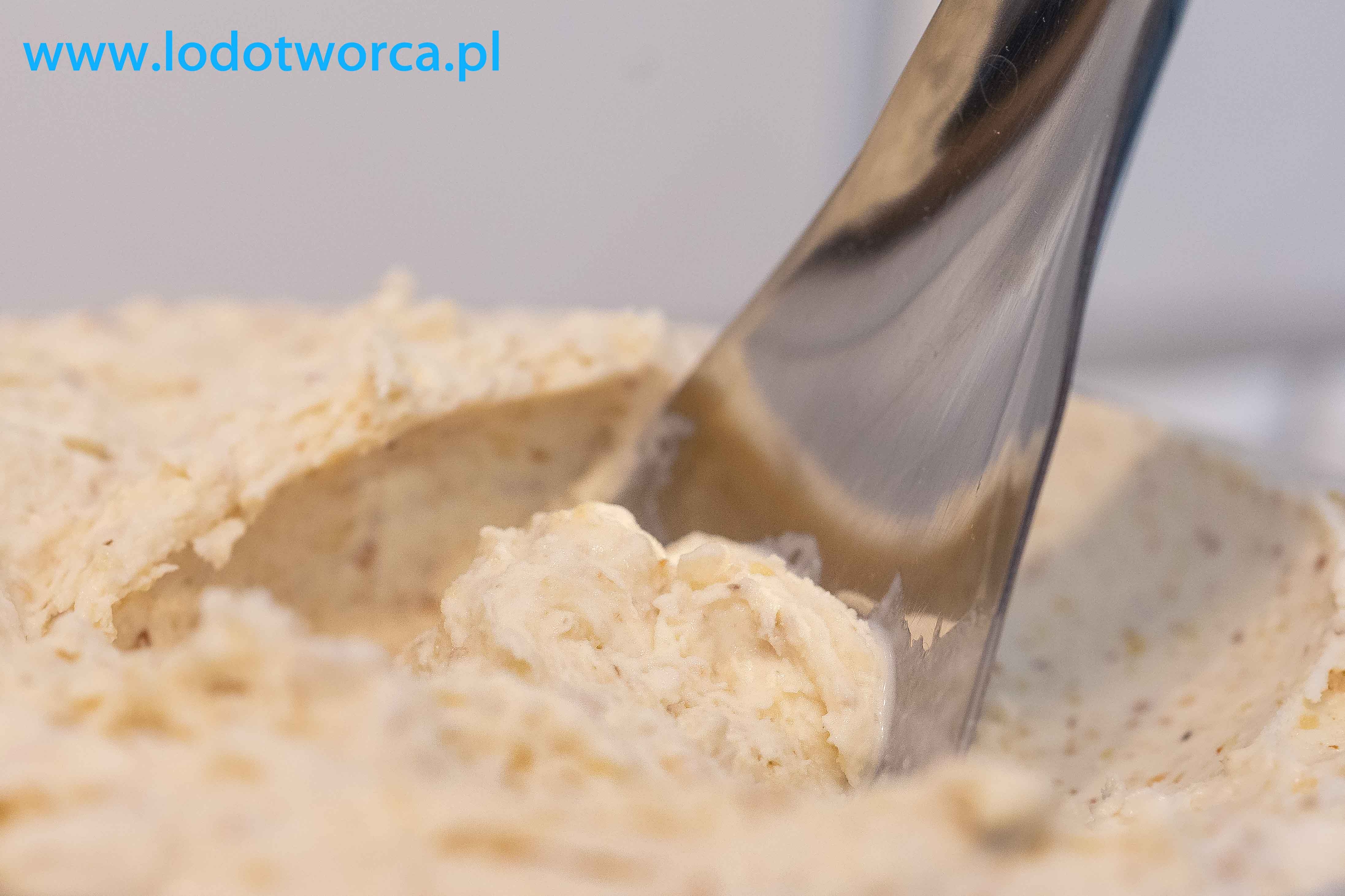 Lody Rzeszów - icecream lodziarnia jogurteria kawiarnia shake milkshake mrożonyjogurt lód włoski sorbet kawa cafe rurki z kremem deser lodowy bita śmietana soki frappe posypki polewy.jpg